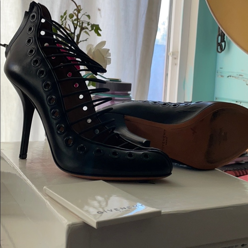 Authentic Givenchy calf leather “bondage” stiletto